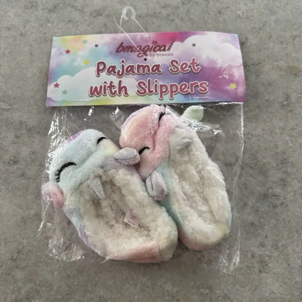 BMagical by Btween Unicorn Pastel Rainbow Fuzzy Slippers 2T NWT